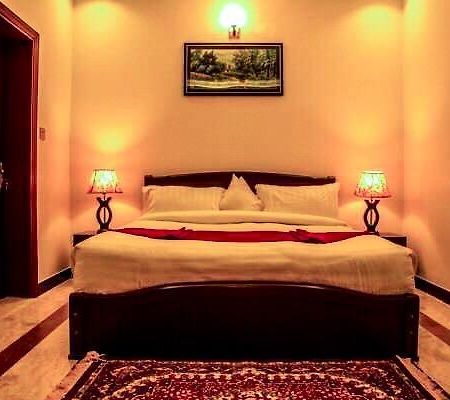 Triple One Hotel Suites Абботтабад Екстер'єр фото