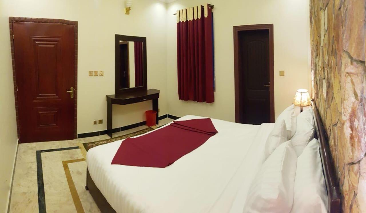 Triple One Hotel Suites Абботтабад Екстер'єр фото