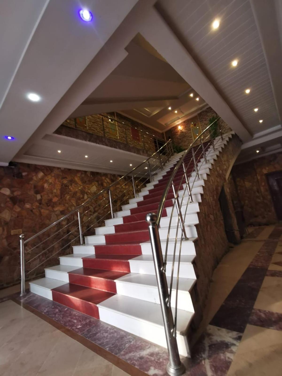 Triple One Hotel Suites Абботтабад Екстер'єр фото