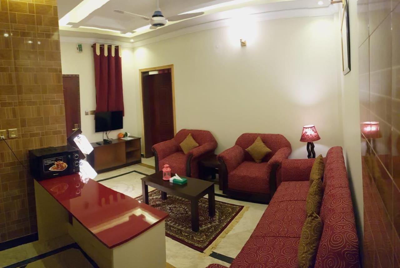 Triple One Hotel Suites Абботтабад Екстер'єр фото