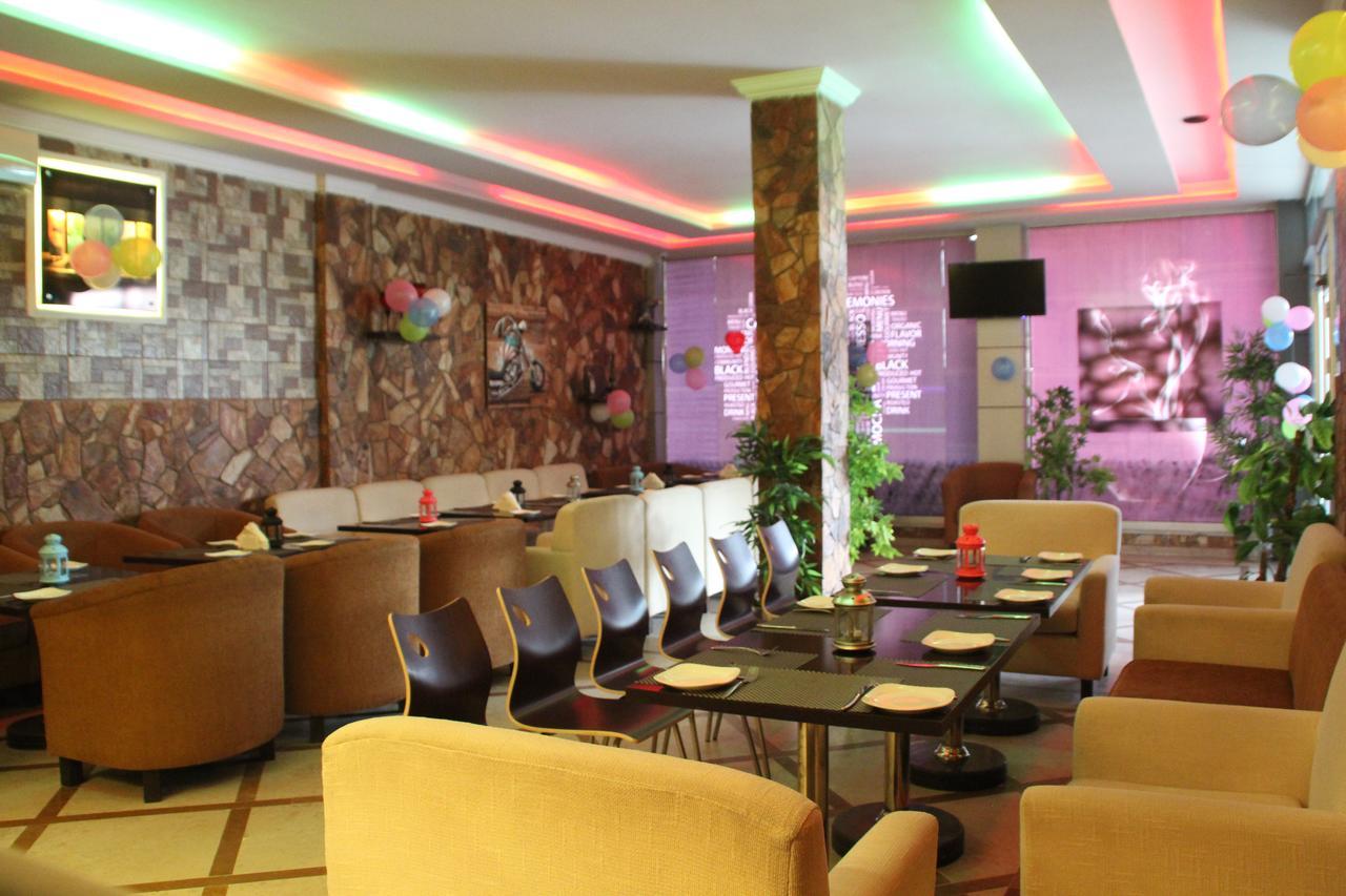 Triple One Hotel Suites Абботтабад Екстер'єр фото